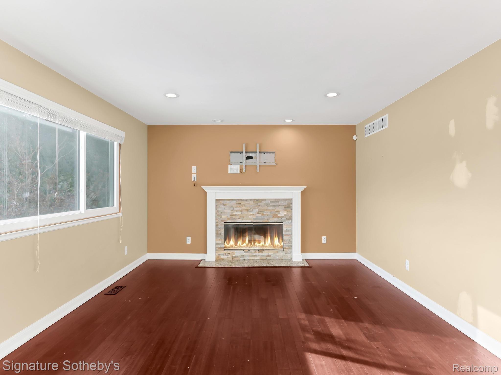 2601 Brilliance Rochester, MI 48309 - Photo 5 of 28 2601 Brilliance Rochester-007-005-2601 Brilliance00007-MLS_Size.jpg