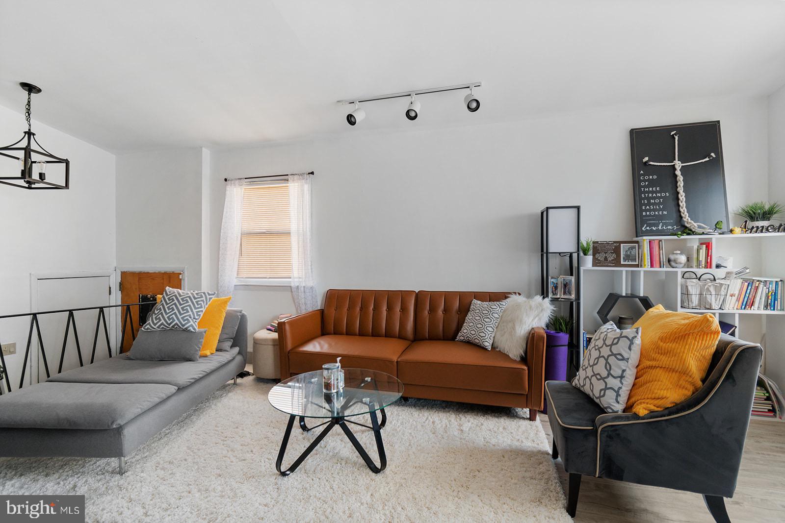 10018 Bridle Road Philadelphia, PA 19116 - Photo 2 of 33