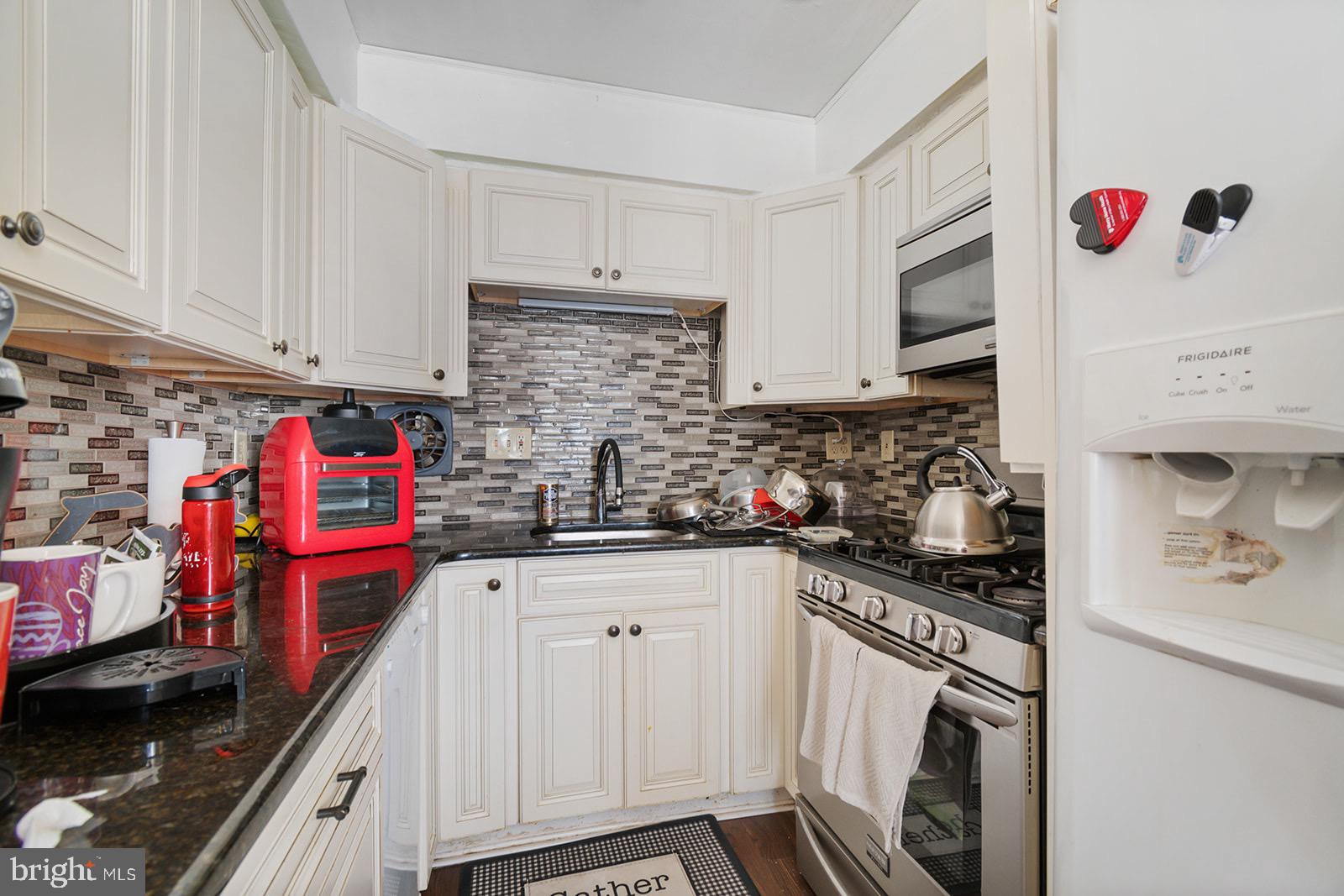 10018 Bridle Road Philadelphia, PA 19116 - Photo 23 of 33