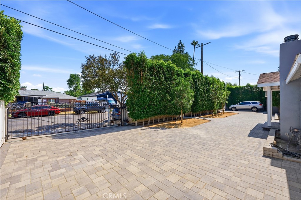 19238 Strathern Street Reseda, CA 91335 - Photo 5 of 34