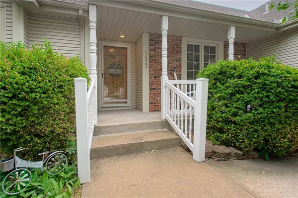 $395,000 | 1023 East Oakview Street, Olathe, KS 66061
