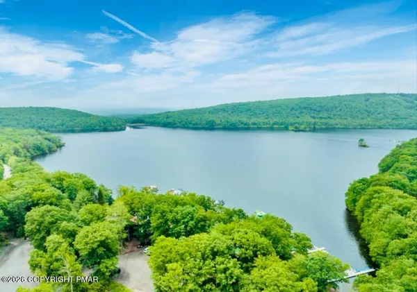 $429,000 | 22 Mountainwoods Drive, Lake Harmony, PA 18624