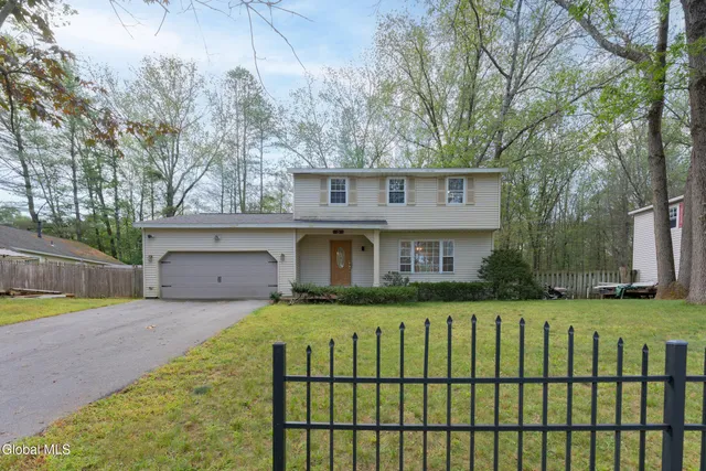$3,100 | 3 Heather Lane, Saratoga Springs, NY 12866