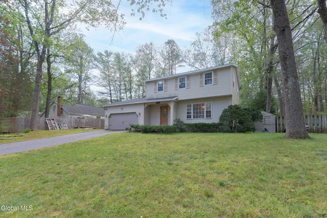 $3,100 | 3 Heather Lane, Saratoga Springs, NY 12866