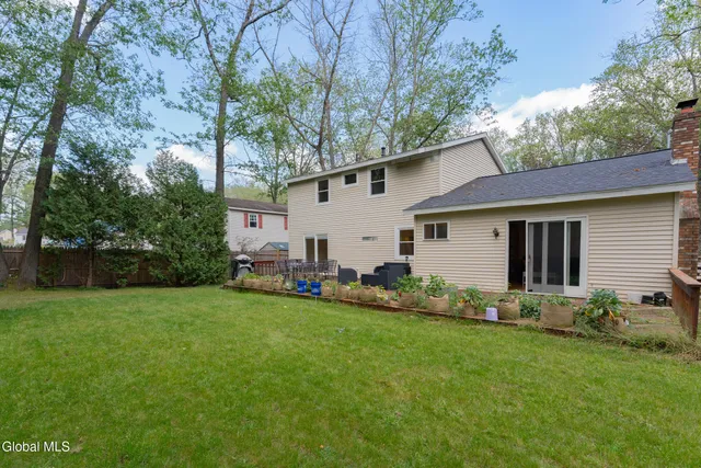 $3,100 | 3 Heather Lane, Saratoga Springs, NY 12866