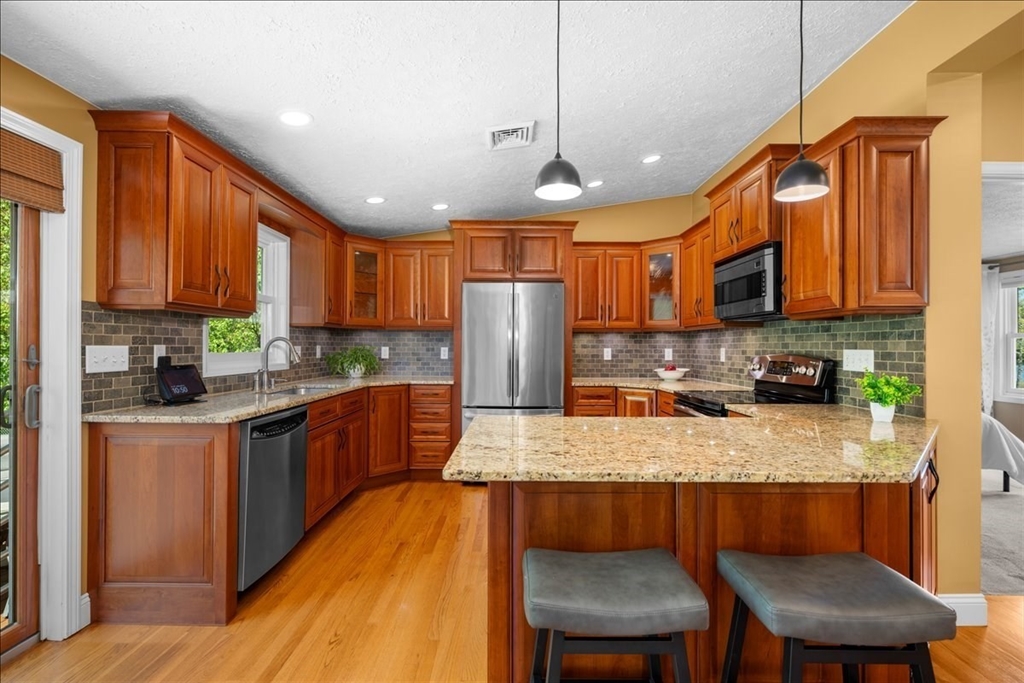 96 Ridge Road Northborough, MA 01532 - Photo 7 of 36 Gallery Image 7