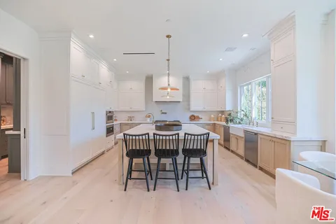 $19,995,000 | 1072 Amalfi Drive, Pacific Palisades, CA 90272