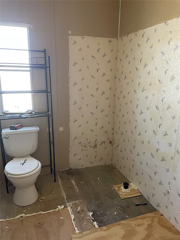 105 Apache Road Brownwood, TX 76801 - Photo 18 of 24 a bathroom with a toilet and a shower