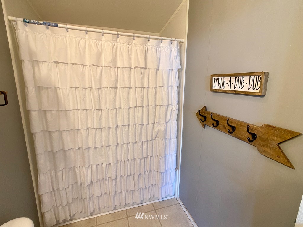 1104 Nooksack Road Nooksack, WA 98276 - Photo 21 of 33 a view of a bathroom