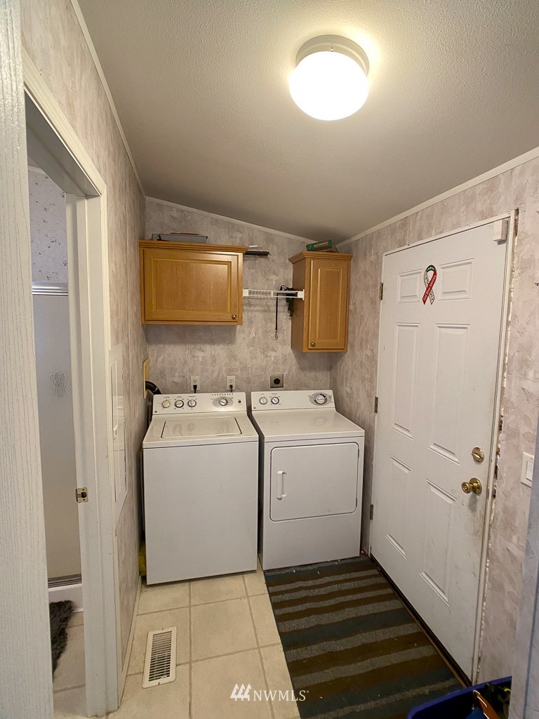1104 Nooksack Road Nooksack, WA 98276 - Photo 24 of 33 a utility room with dryer and washer