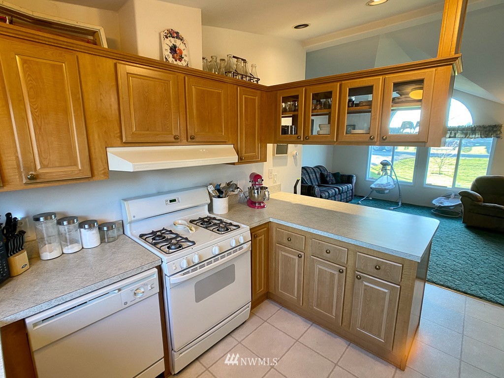 1104 Nooksack Road Nooksack, WA 98276 - Photo 6 of 33 a kitchen with cabinets and appliances