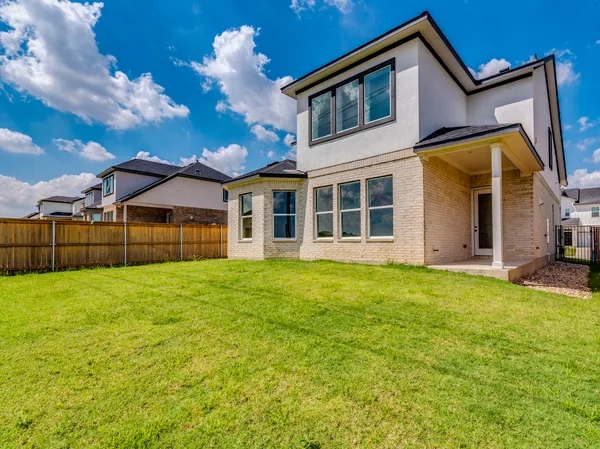 a view of a house with backyard and garden