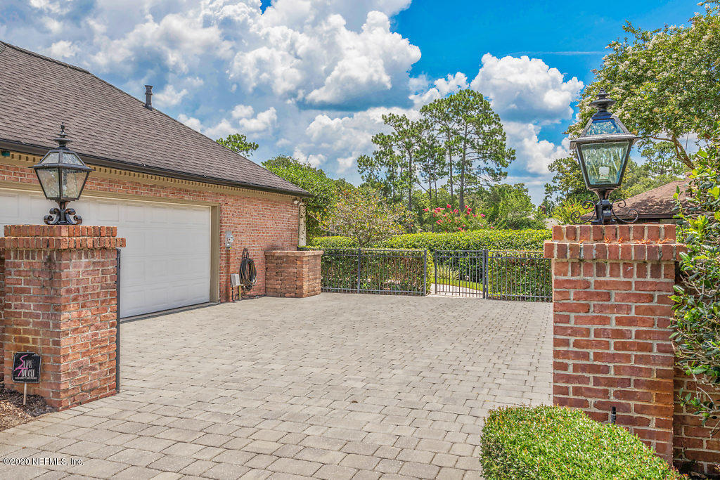 8161 Hunters Grove Road Jacksonville, FL 32256 - Photo 3 of 68 driveway