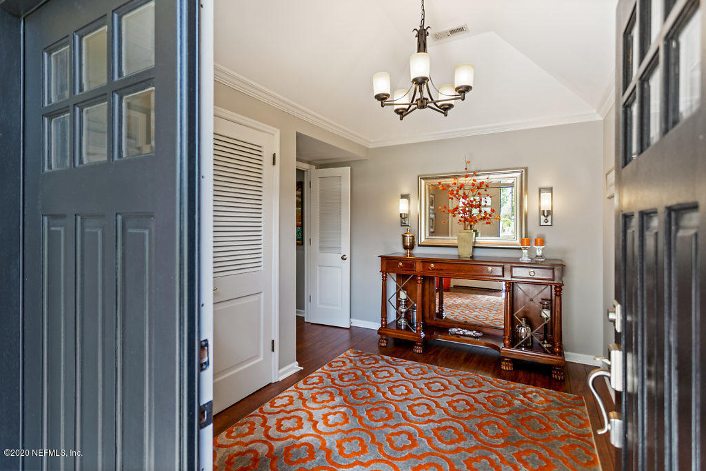 8161 Hunters Grove Road Jacksonville, FL 32256 - Photo 5 of 68 foyer