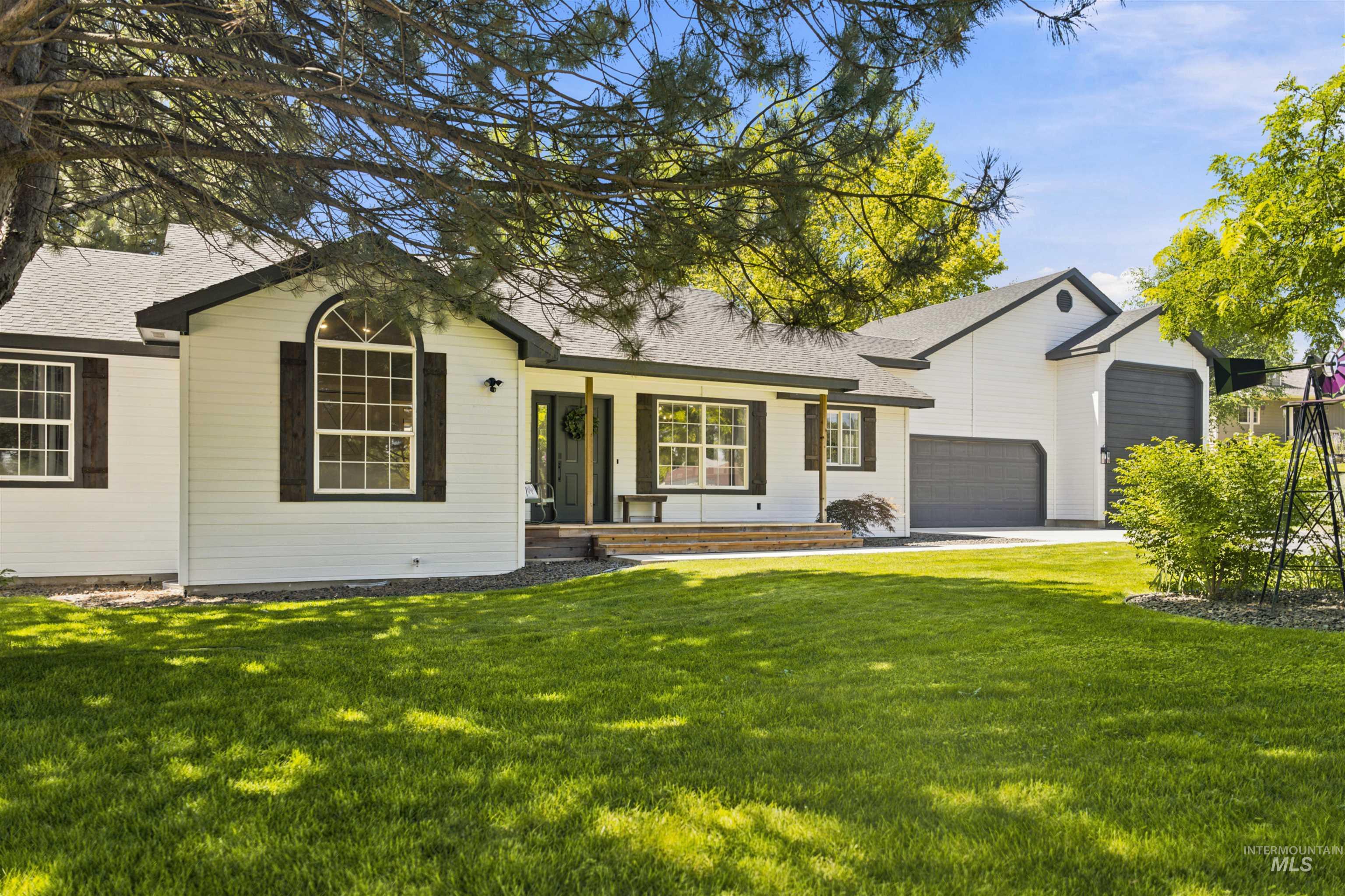 24864 Coventry Drive Caldwell, ID 83607 - Photo 34 of 49 Contemporary ranch-style residence featuring white siding and dark trim