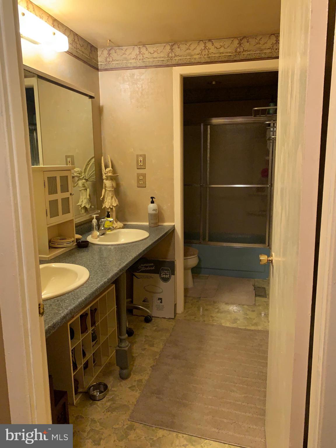 19 Ridgewood Place Willingboro, NJ 08046 - Photo 5 of 6 Bathroom