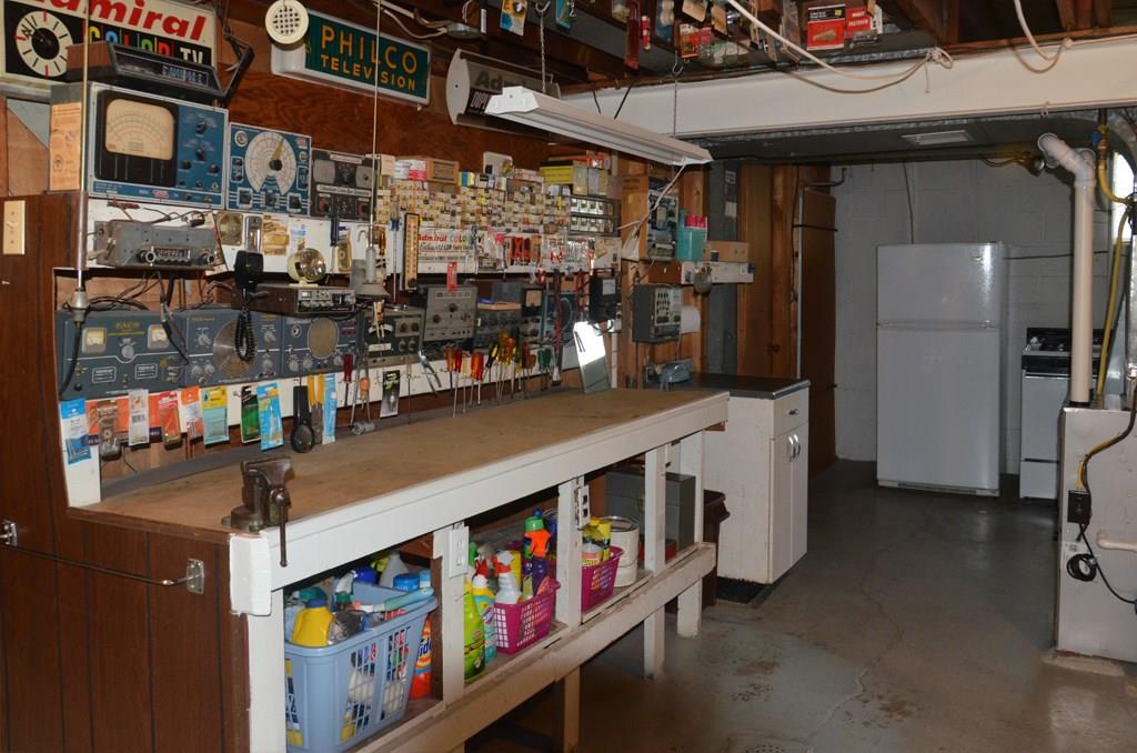 468 Lindsay Road Carnegie, PA 15106 - Photo 19 of 21 Extra large woodworking table with storage area for all of the tools.