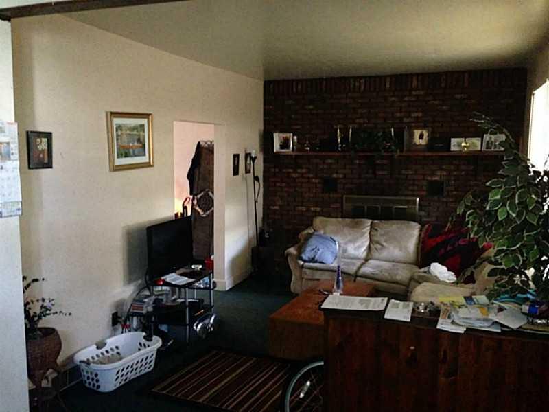 1125 Main Street Aliquippa, PA 15001 - Photo 6 of 14 Living Room.