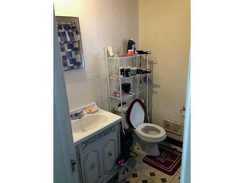 1125 Main Street Aliquippa, PA 15001 - Photo 8 of 14 Full Bath.