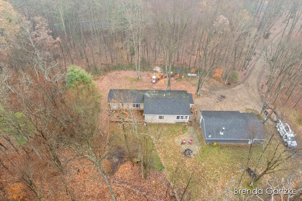 9807 North Maple Hill Road Howard City, MI 49329 - Photo 27 of 40 IMG_1023