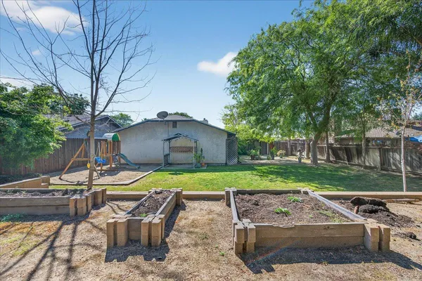 $379,000 | 1715 Donner Avenue, Clovis, CA 93611