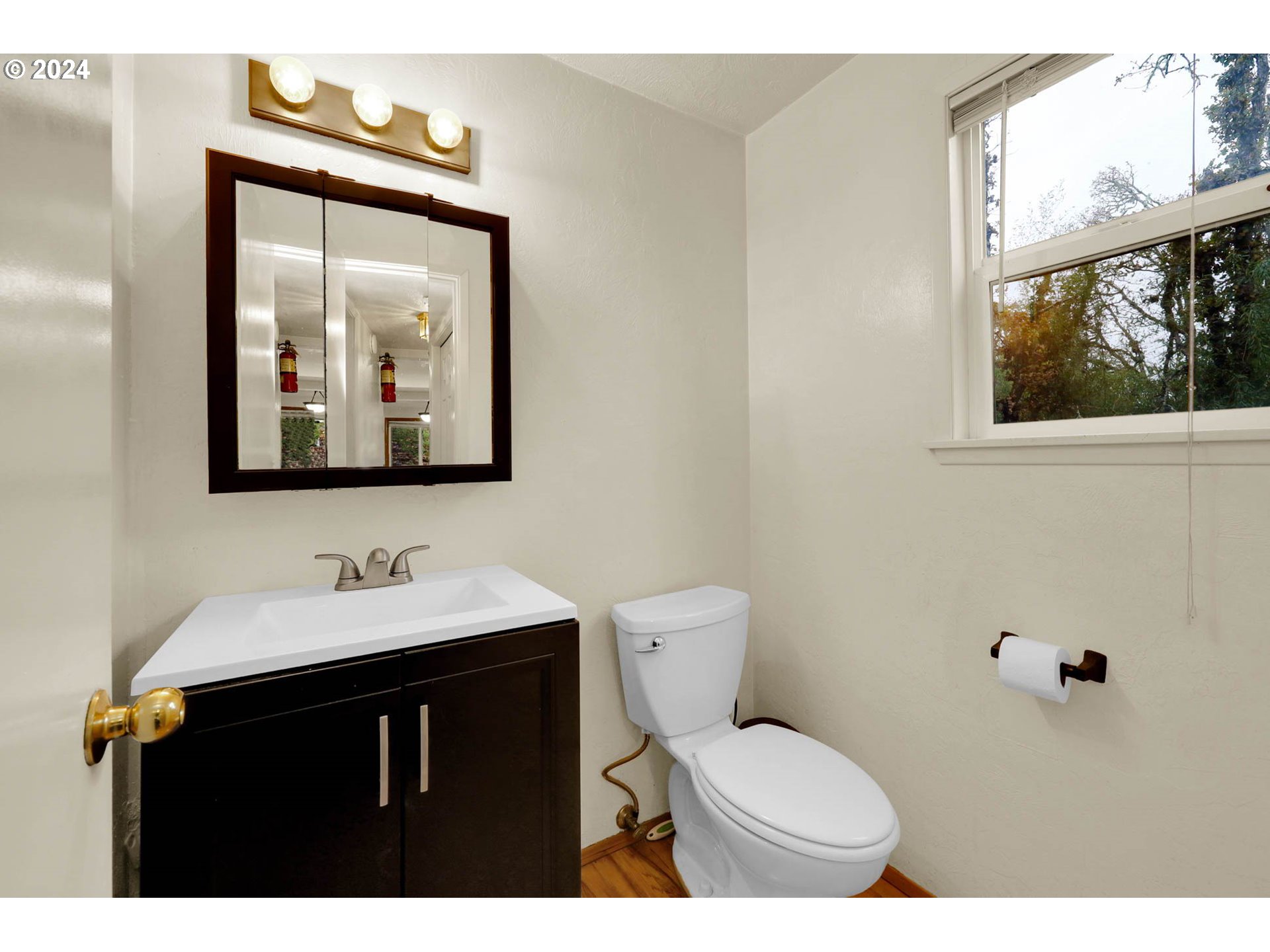 590 South 71st Street Springfield, OR 97478 - Photo 18 of 44 a bathroom with a toilet sink and mirror