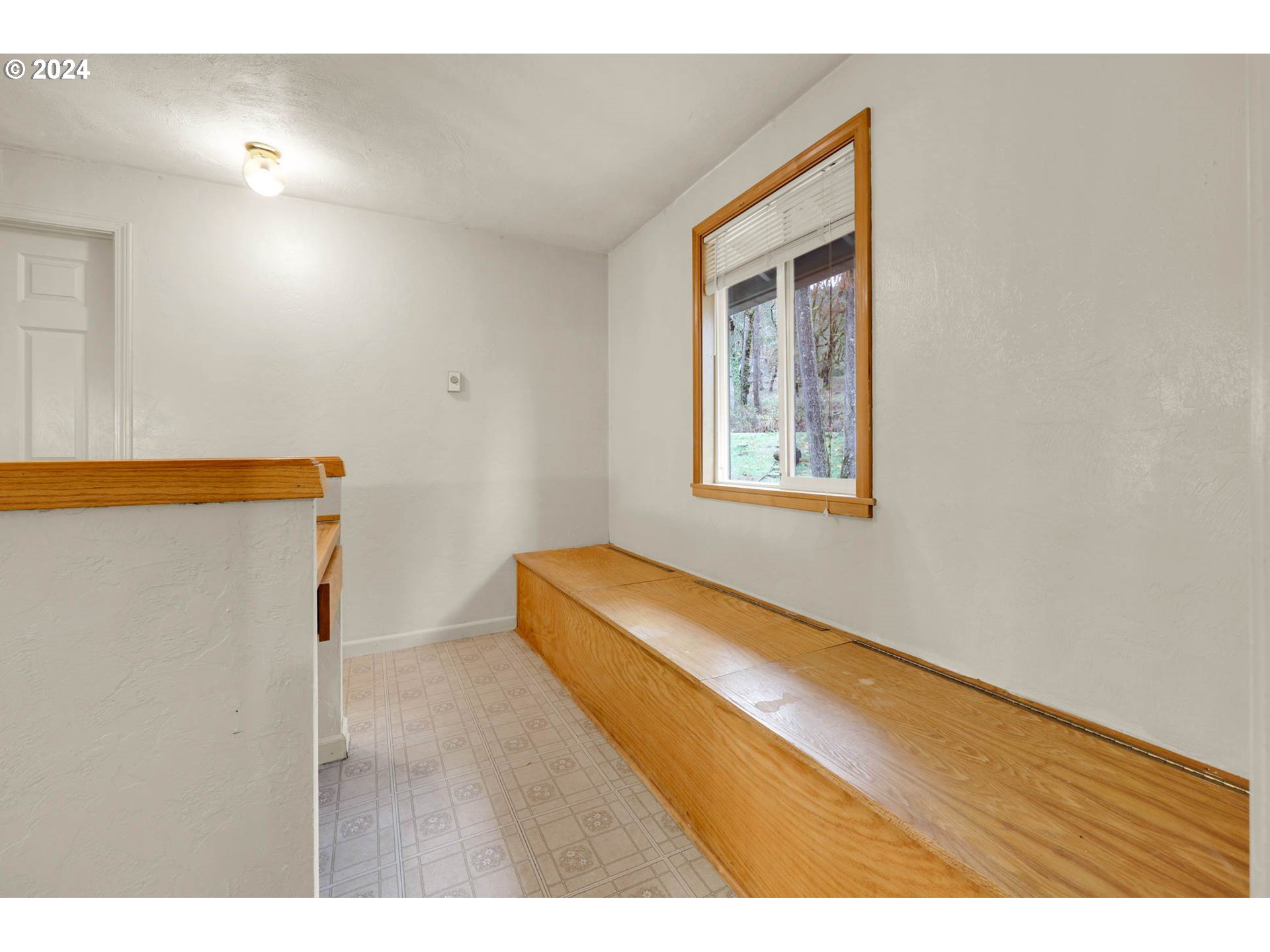 590 South 71st Street Springfield, OR 97478 - Photo 20 of 44 a view of a room with wooden floor and a window