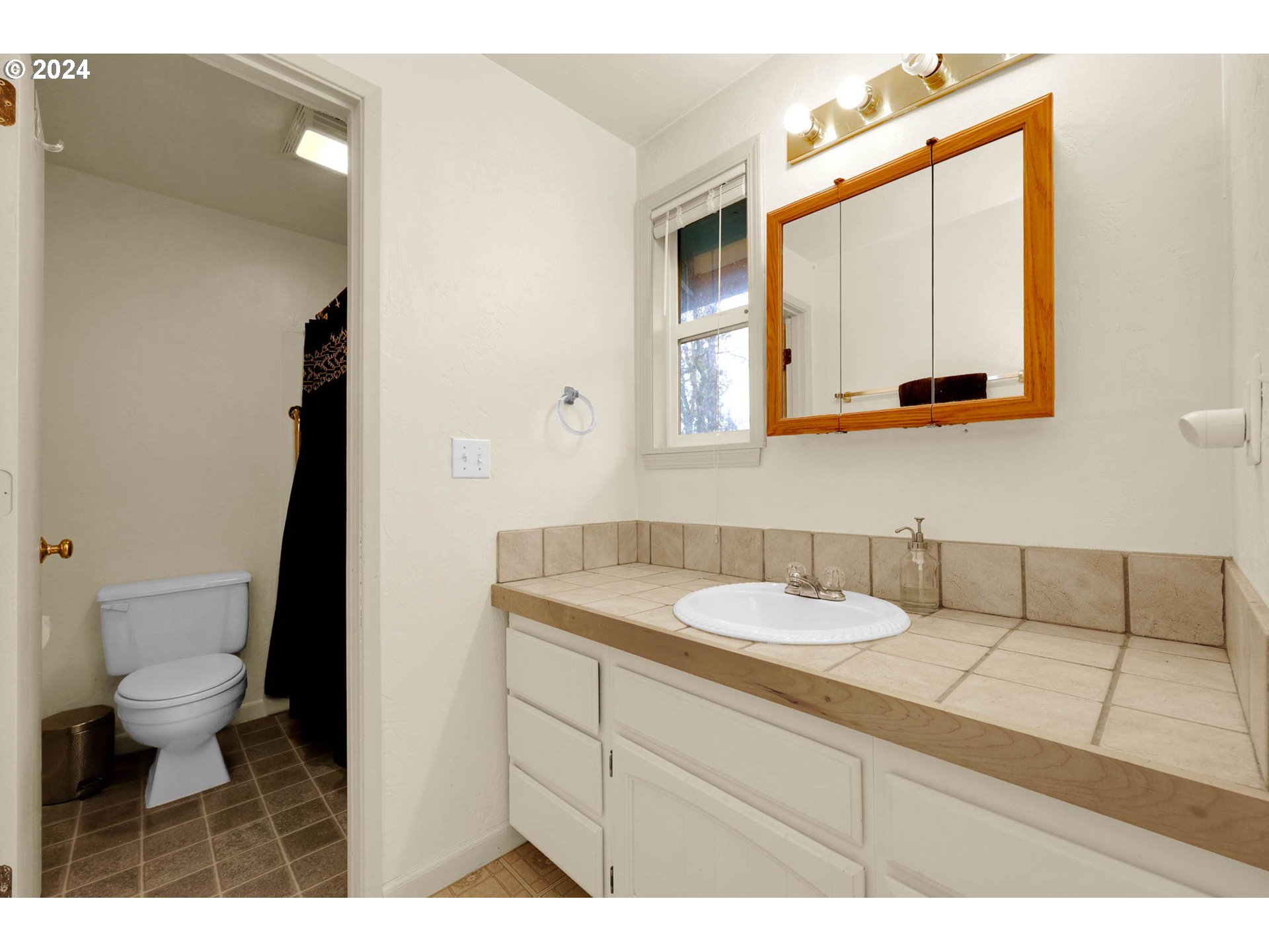 590 South 71st Street Springfield, OR 97478 - Photo 24 of 44 a bathroom with a sink and a toilet