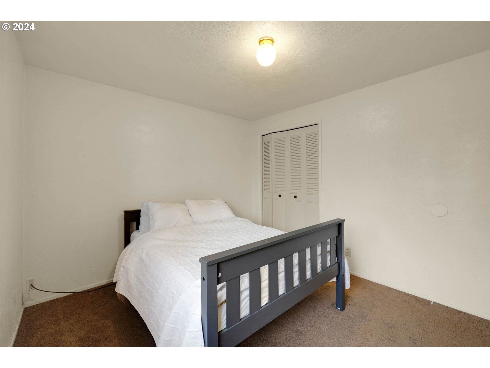 590 South 71st Street Springfield, OR 97478 - Photo 27 of 44 a bedroom with a bed