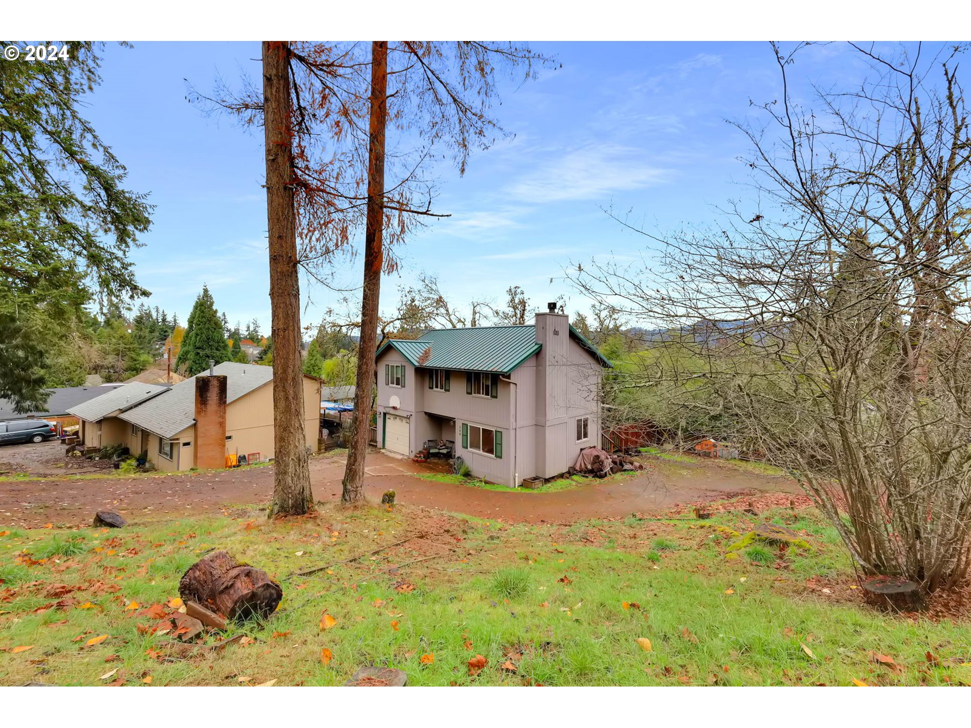 590 South 71st Street Springfield, OR 97478 - Photo 3 of 44 a view of a house with a yard