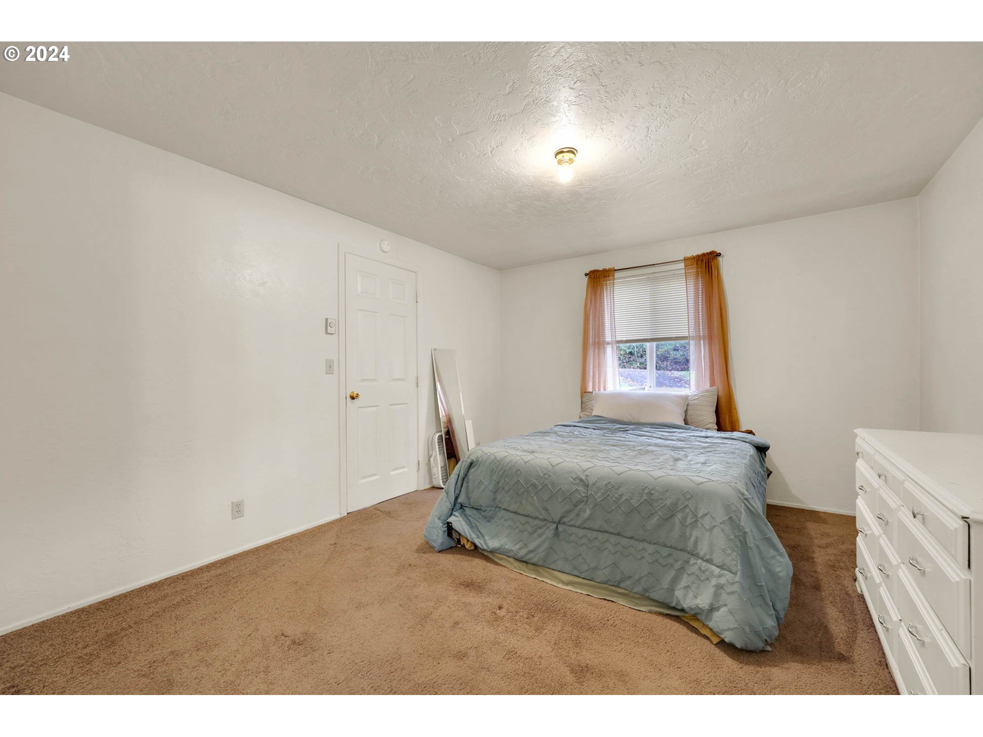 590 South 71st Street Springfield, OR 97478 - Photo 33 of 44 a bedroom with a bed and a window
