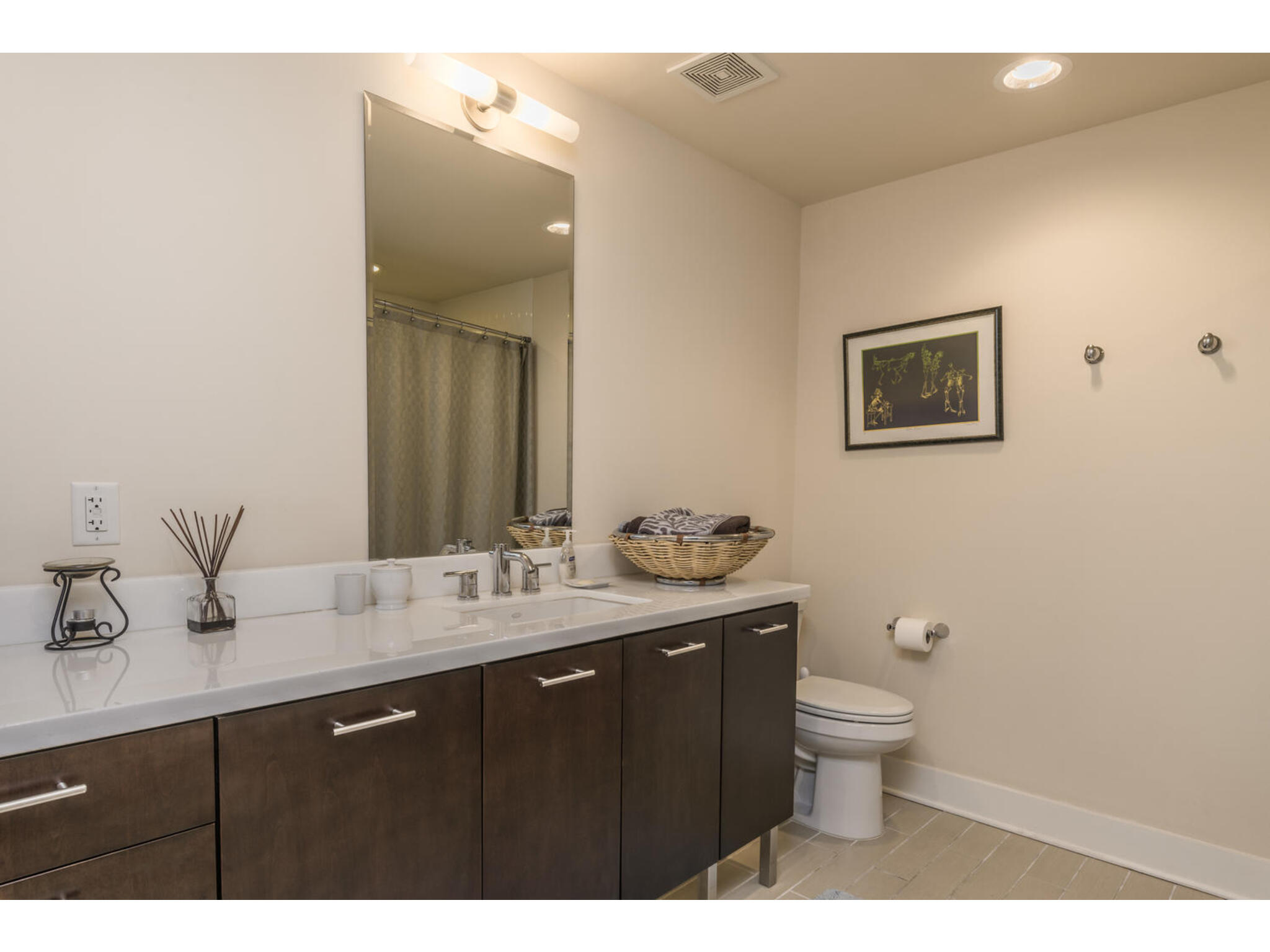 603 Davis Street, Unit 902 Austin, TX 78701 - Photo 14 of 21 Bathroom featuring vanity, a shower with shower curtain, and recessed lighting