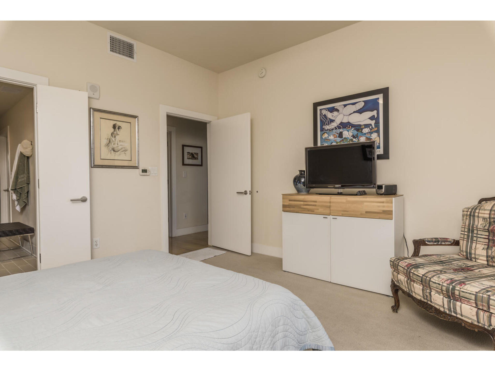 603 Davis Street, Unit 902 Austin, TX 78701 - Photo 16 of 21 Bedroom featuring light carpet