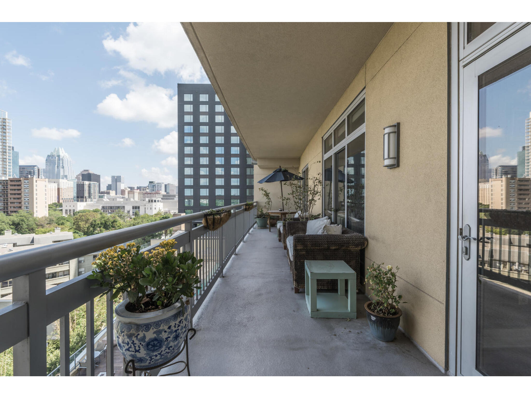 603 Davis Street, Unit 902 Austin, TX 78701 - Photo 2 of 21 Balcony with a skyline view