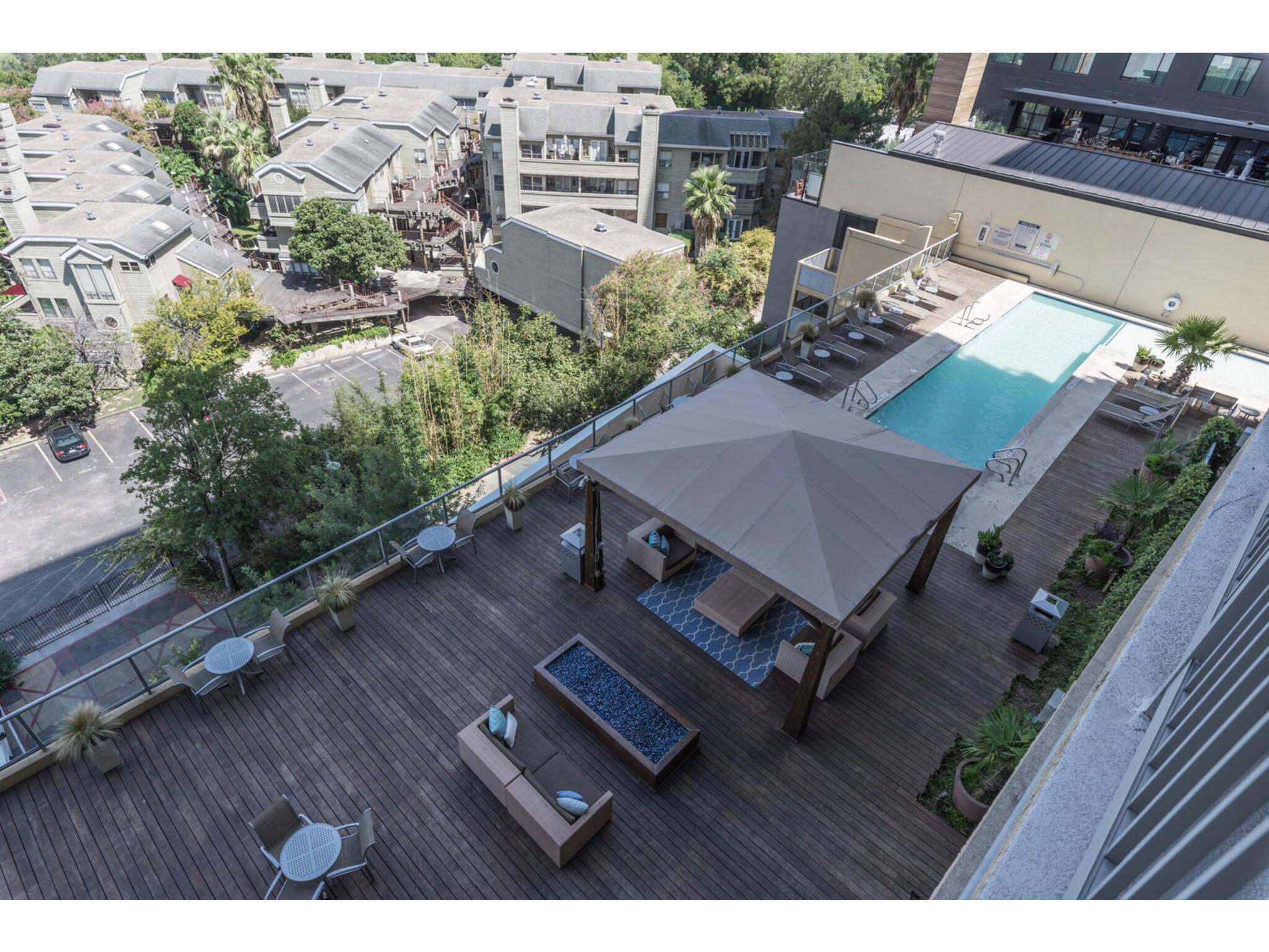 603 Davis Street, Unit 902 Austin, TX 78701 - Photo 3 of 21 Drone / aerial view of a pool area