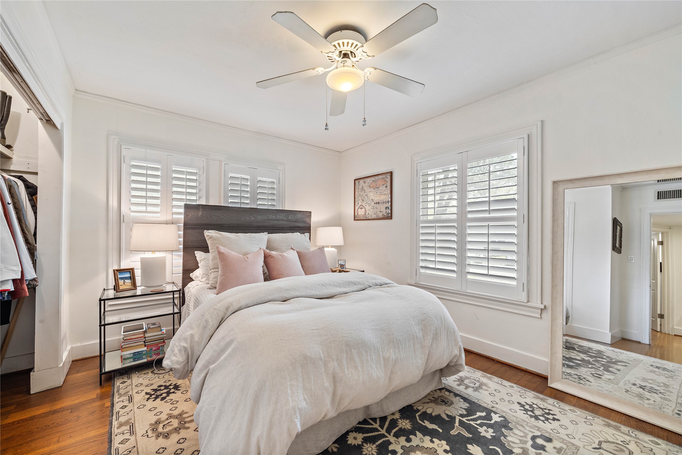 2324 Goldsmith Street, Unit A Houston, TX 77030 - Photo 17 of 30 a bedroom with a bed and a chandelier