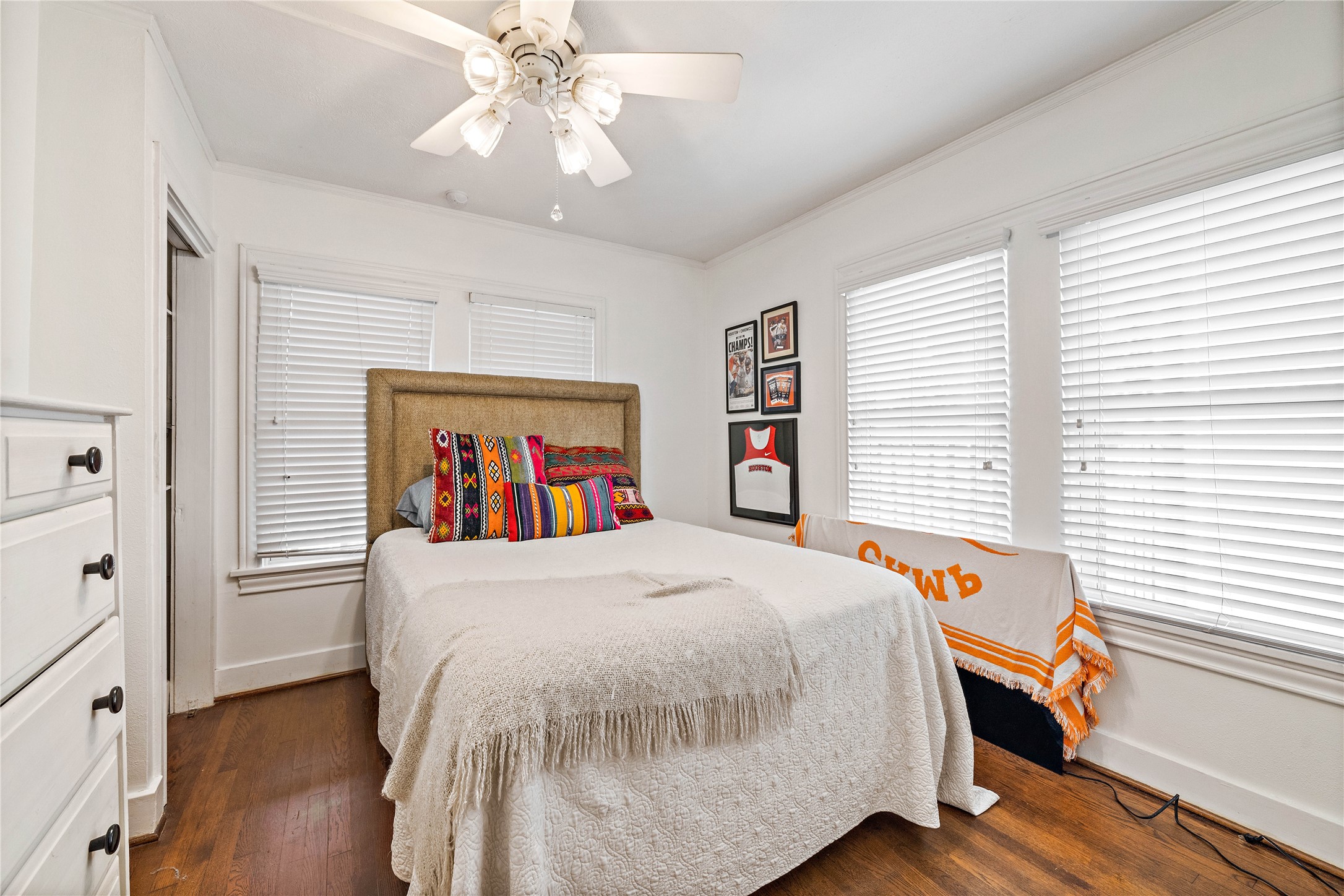 2324 Goldsmith Street, Unit A Houston, TX 77030 - Photo 20 of 30 a bedroom with a bed and a window