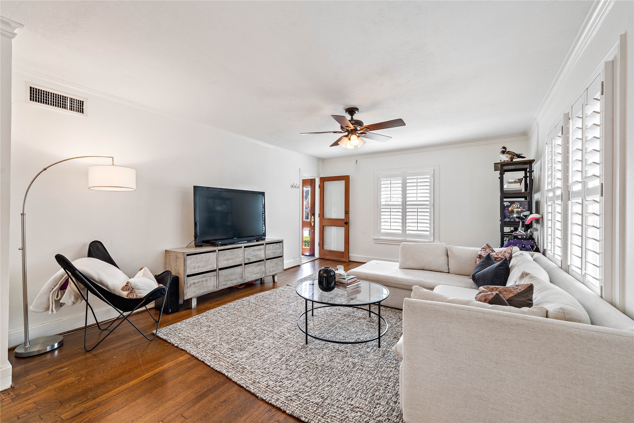 2324 Goldsmith Street, Unit A Houston, TX 77030 - Photo 5 of 30 a living room with furniture and a flat screen tv