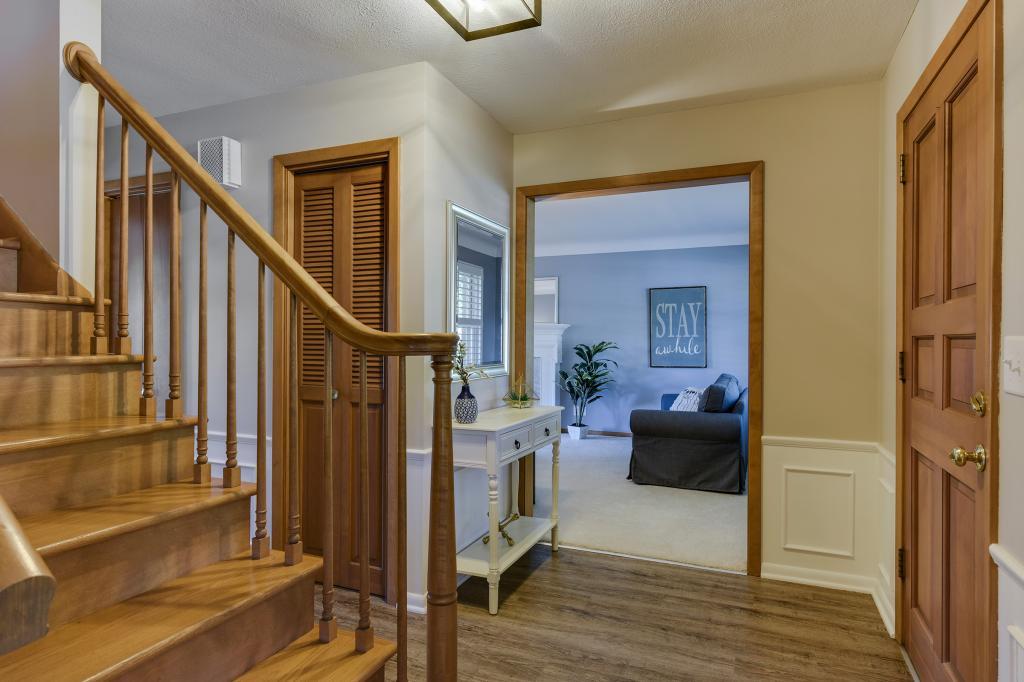 5115 Valley View Road Edina, MN 55436 - Photo 11 of 32