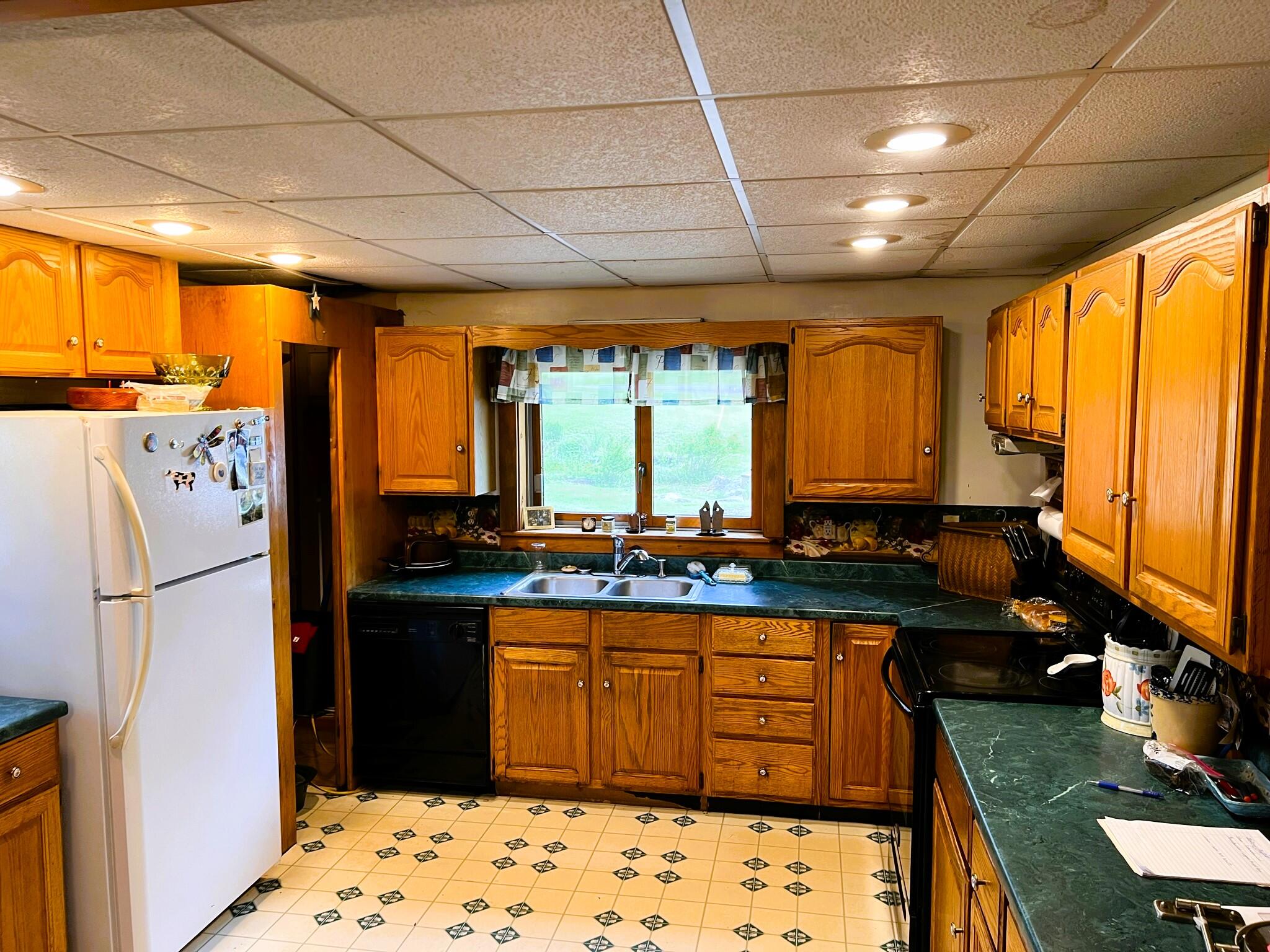 1530 Wagner Bridge Road Waldoboro, ME 04572 - Photo 2 of 18 Kitchen