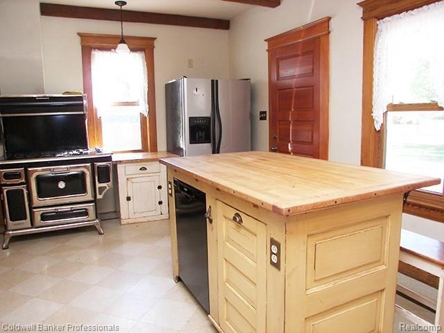 13700 12 Mile Road South Lyon, MI 48178 - Photo 4 of 34 Kithcen