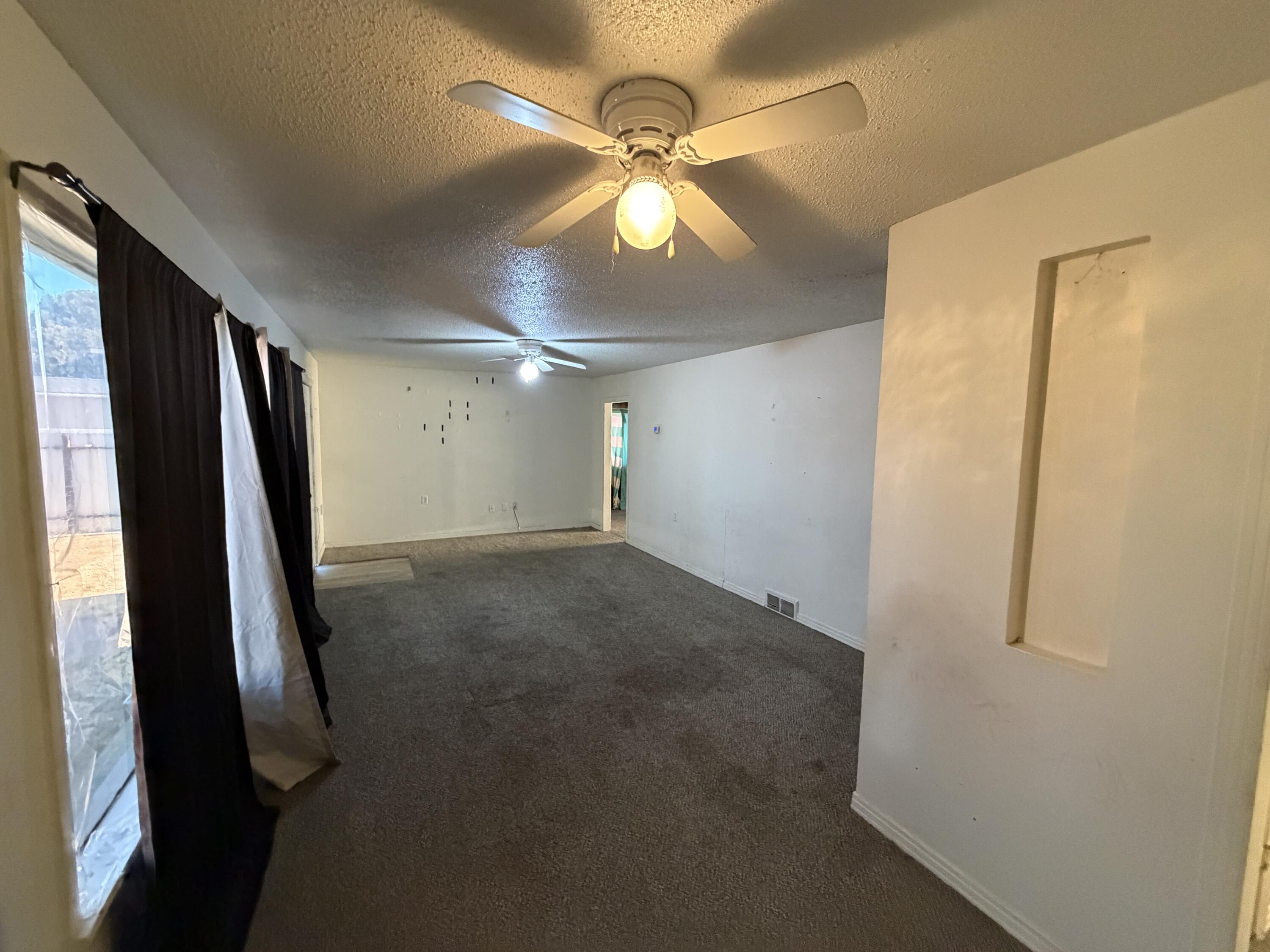 1705 West 16th Street Plainview, TX 79072 - Photo 3 of 13 a view of entryway
