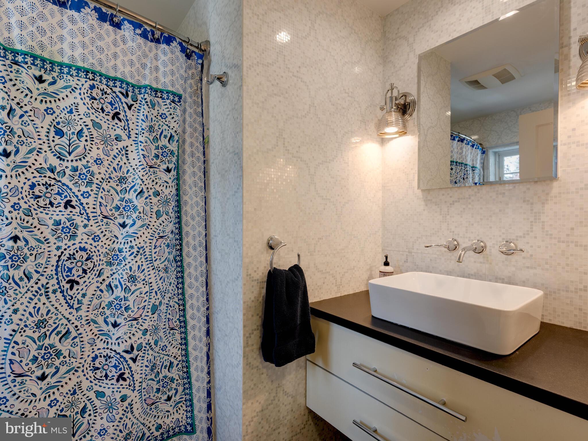 2917 Haverford Road Ardmore, PA 19003 - Photo 19 of 40 Full, updated bathroom