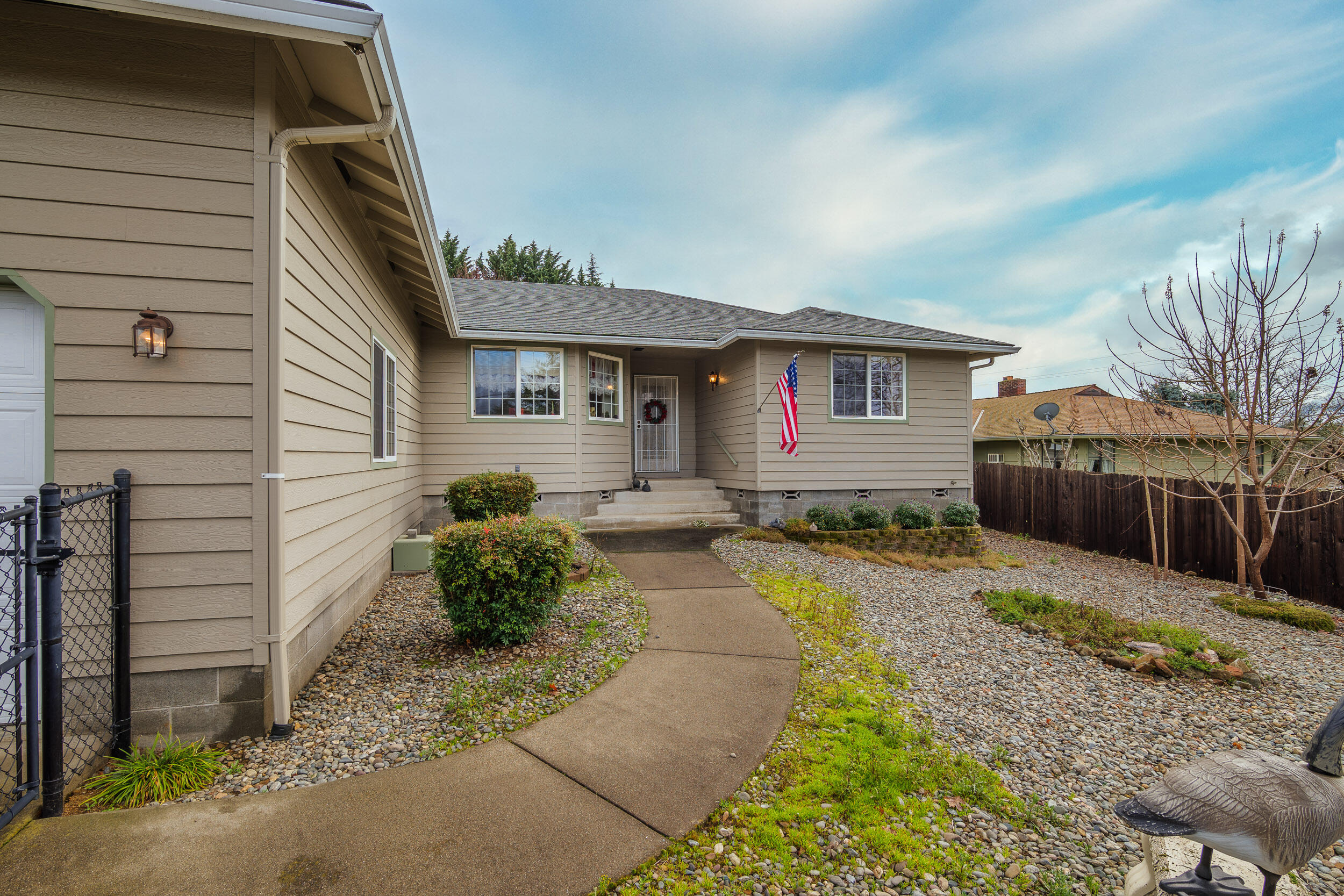 2309 Scoville Road Grants Pass, OR 97526 - Photo 2 of 35 2309NWScovilleRd-004