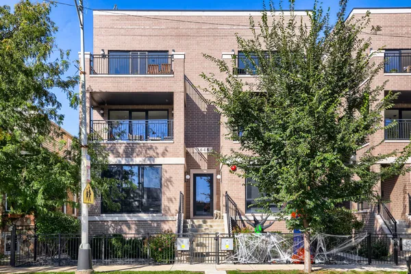 $699,000 | 1648 West Diversey Parkway, Unit 2E, Chicago, IL 60614