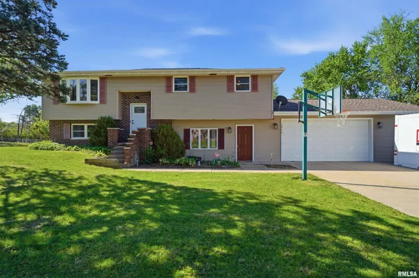 $235,000 | 2276 Robin Road, Washington, IL 61571