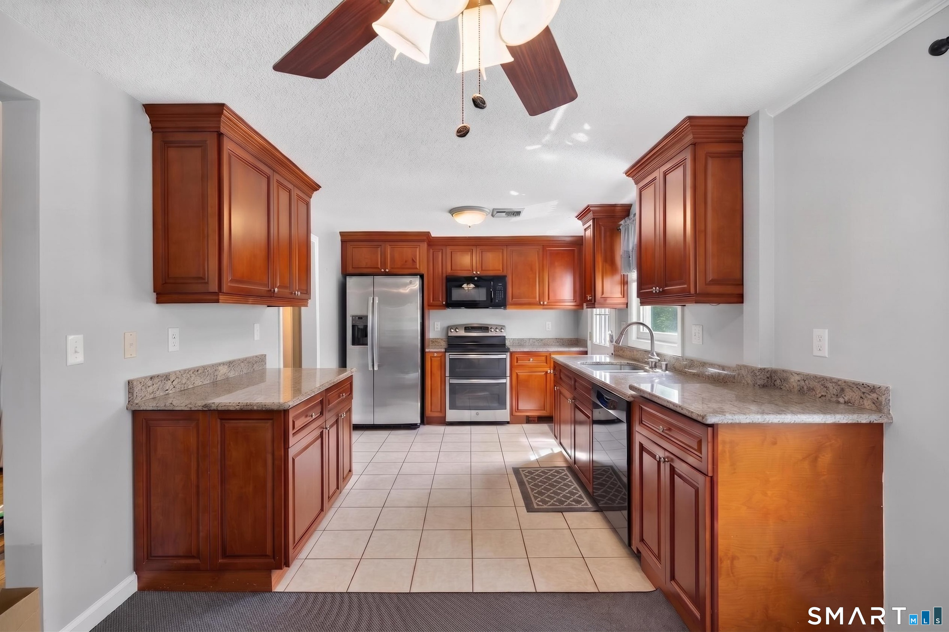 529 Burroughs Road Fairfield, CT 06825 - Photo 8 of 21