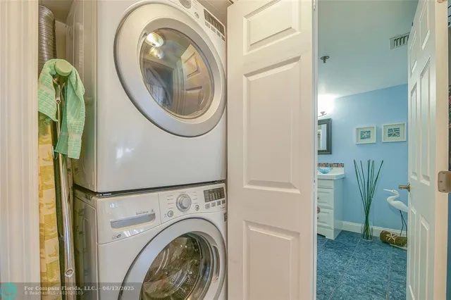 a view of a tennis court