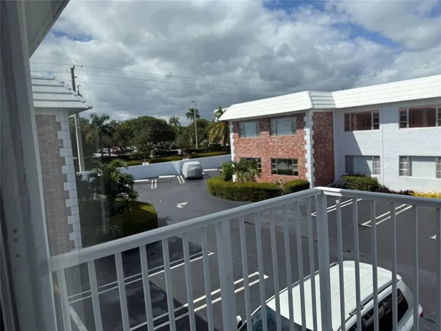 a view of a yard in front of house