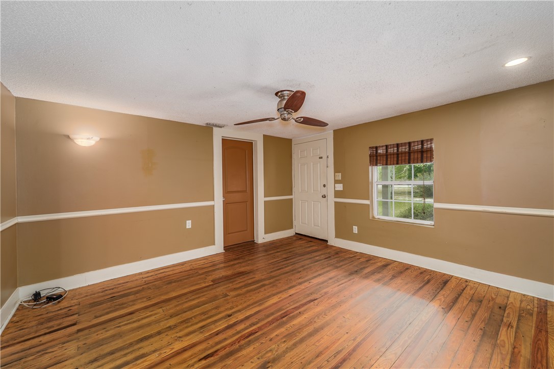584 Knox Street Nahunta, GA 31553 - Photo 4 of 41